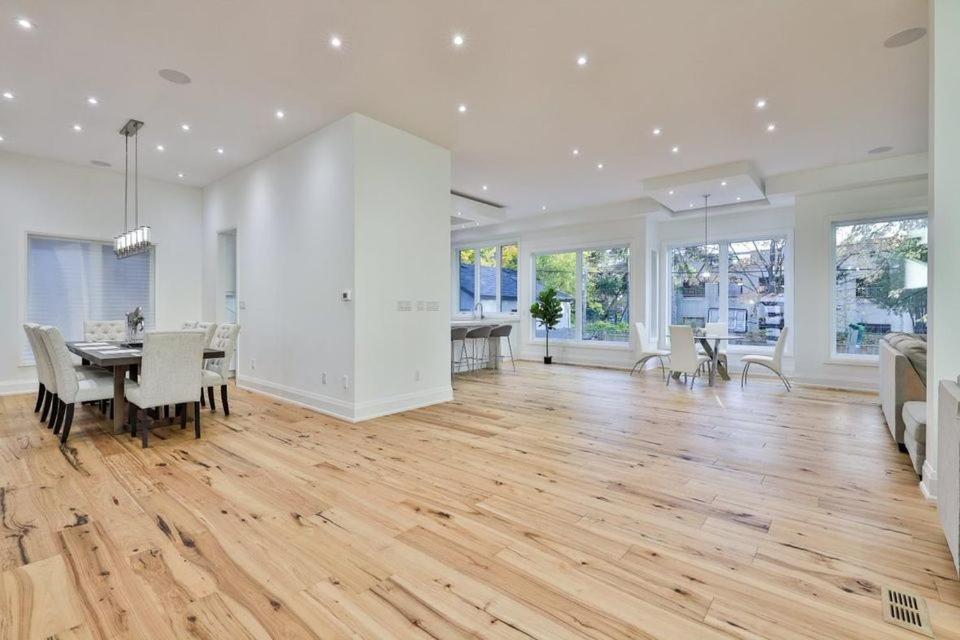 Executive Room In Toronto Next To Yorkdale Shopping Centre Exterior foto